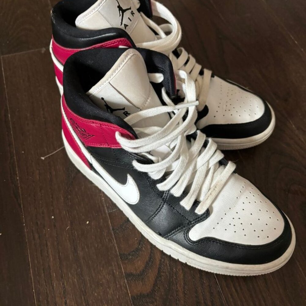 Nike Air Jordan 1 Mid "Noble Red'